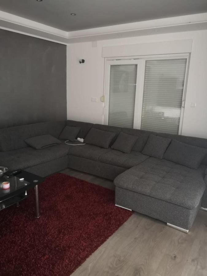 Istuk * Kastela